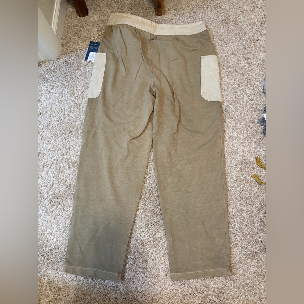 Universal Thread Women's Khaki Pants with Cream Pockets